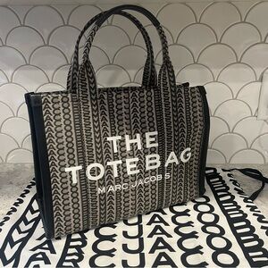 Marc Jacobs The Tote Jacquard Monogram Black Medium
